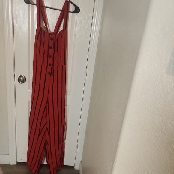 Fashion Nova Bold Red and Black Striped Jumpsuit With Pockets! 🔥 NEVER WORN 🔥 - Picture 1 of 11